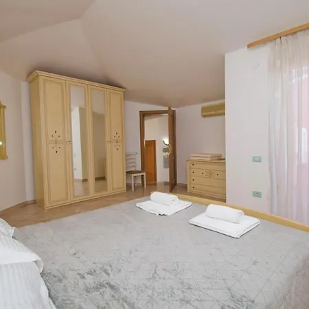 ヴィラ Natalia Stinjan- Private Pool Retreat プーラ