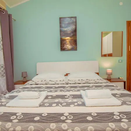 Natalia Stinjan- Private Pool Retreat *