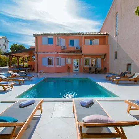 Natalia Stinjan- Private Pool Retreat Villa *