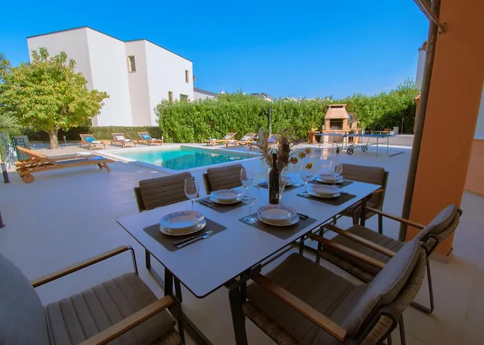 Natalia Stinjan- Private Pool Retreat Pula