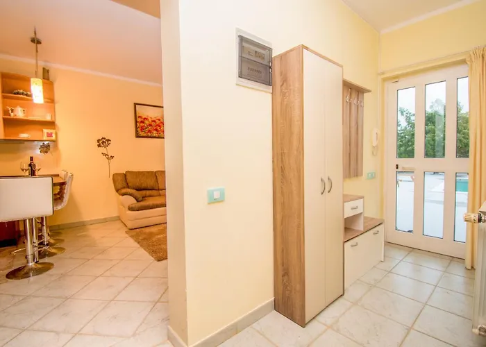 Natalia Stinjan- Private Pool Retreat Βίλα