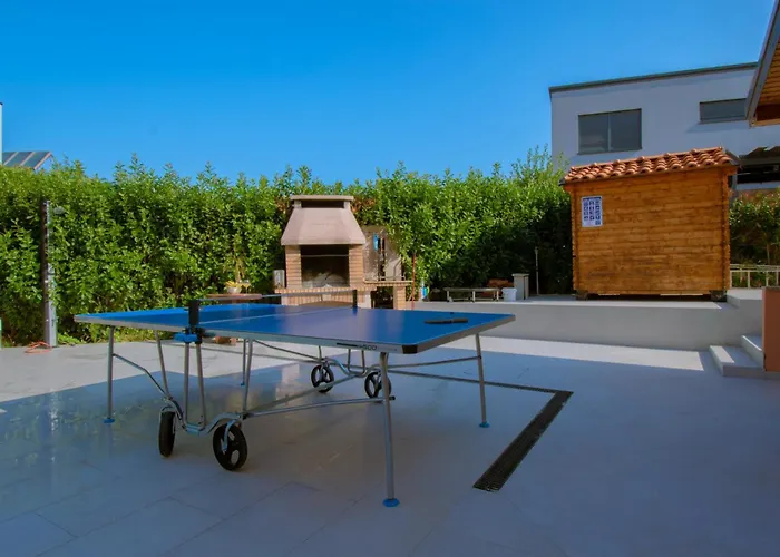 Natalia Stinjan- Private Pool Retreat