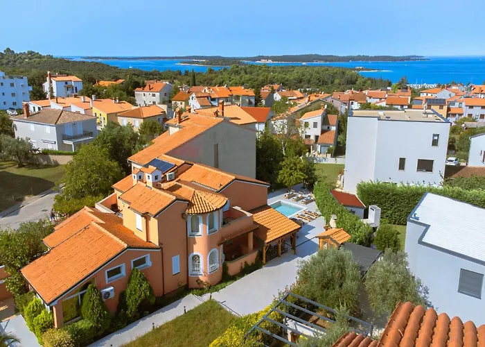 Natalia Stinjan- Private Pool Retreat * Pula