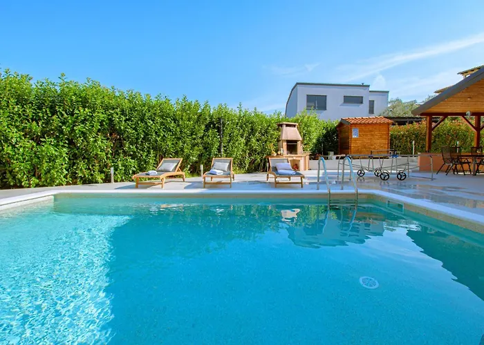 Natalia Stinjan- Private Pool Retreat * Pula