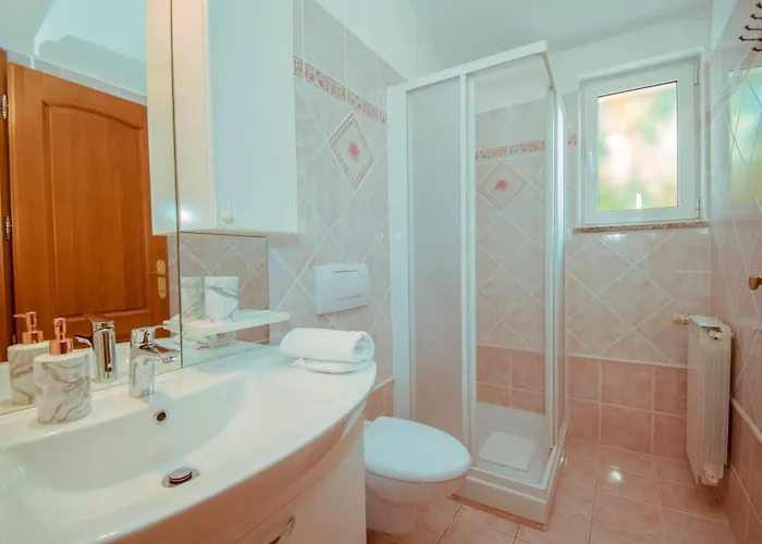 Βίλα Natalia Stinjan- Private Pool Retreat *