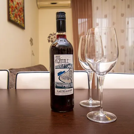 Natalia Stinjan- Private Pool Retreat *