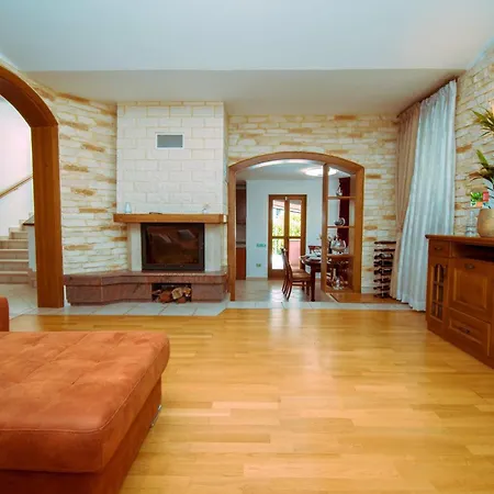 Natalia Stinjan- Private Pool Retreat