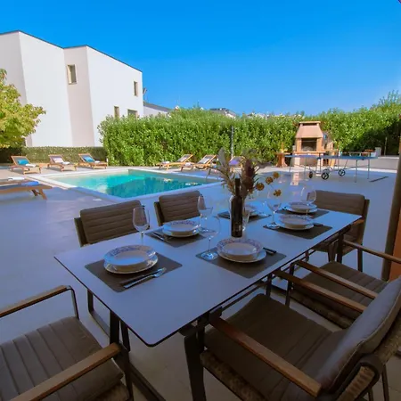 Natalia Stinjan- Private Pool Retreat Pula