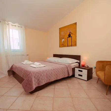 Natalia Stinjan- Private Pool Retreat