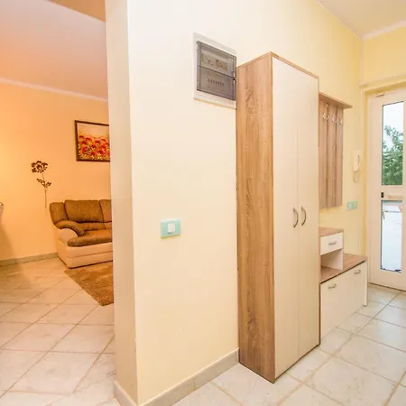 Natalia Stinjan- Private Pool Retreat 别墅