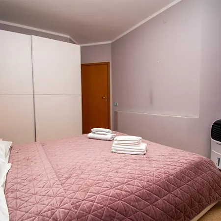 Natalia Stinjan- Private Pool Retreat