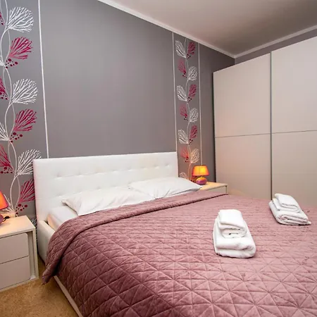 Natalia Stinjan- Private Pool Retreat Pula