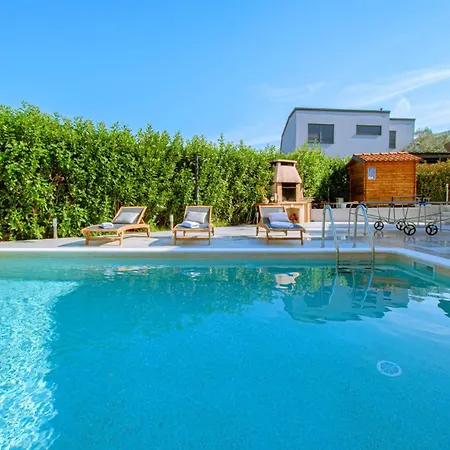 Natalia Stinjan- Private Pool Retreat * Pula