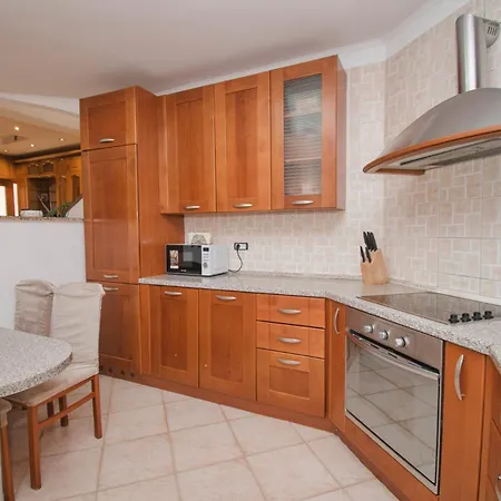 Natalia Stinjan- Private Pool Retreat *