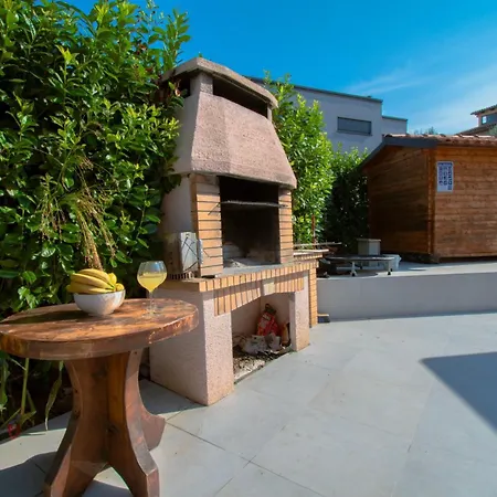 Natalia Stinjan- Private Pool Retreat * Pula