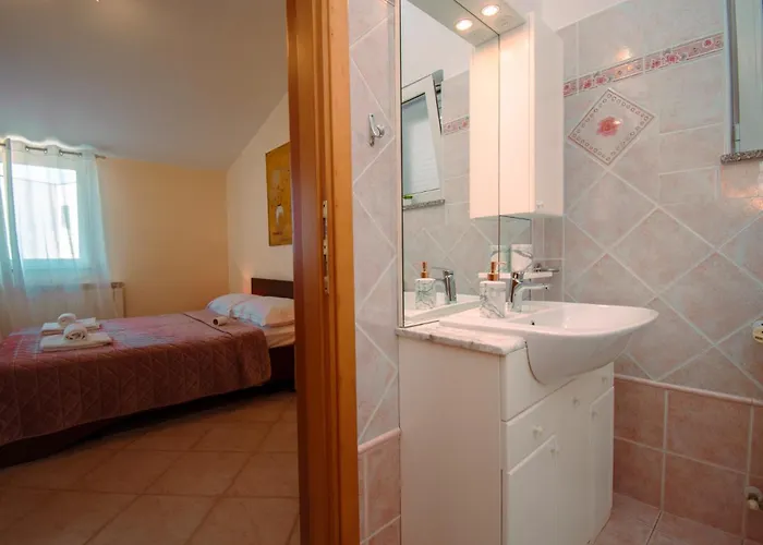 Natalia Stinjan- Private Pool Retreat