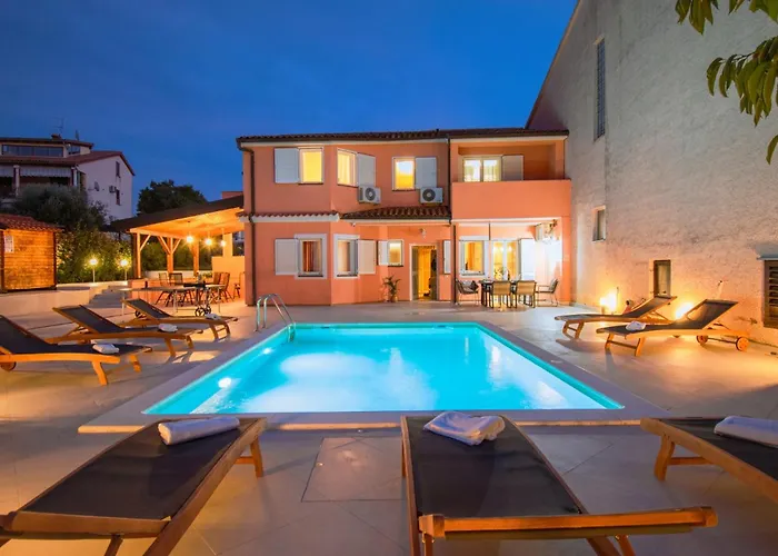 Natalia Stinjan- Private Pool Retreat Villa *