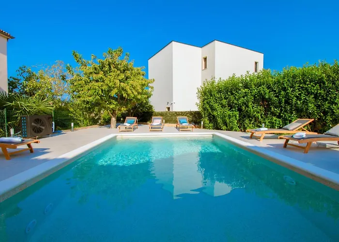 Natalia Stinjan- Private Pool Retreat * Pula