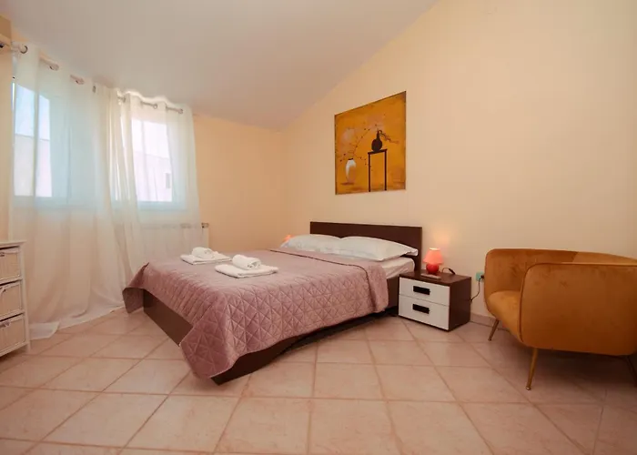 Natalia Stinjan- Private Pool Retreat