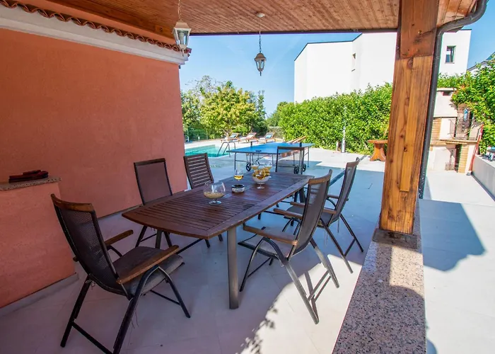 Natalia Stinjan- Private Pool Retreat * Pula