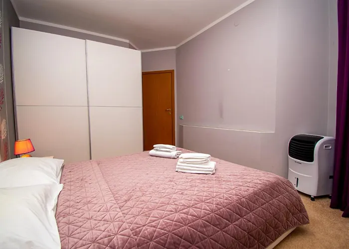 Natalia Stinjan- Private Pool Retreat