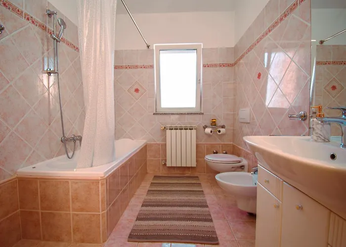 Natalia Stinjan- Private Pool Retreat *