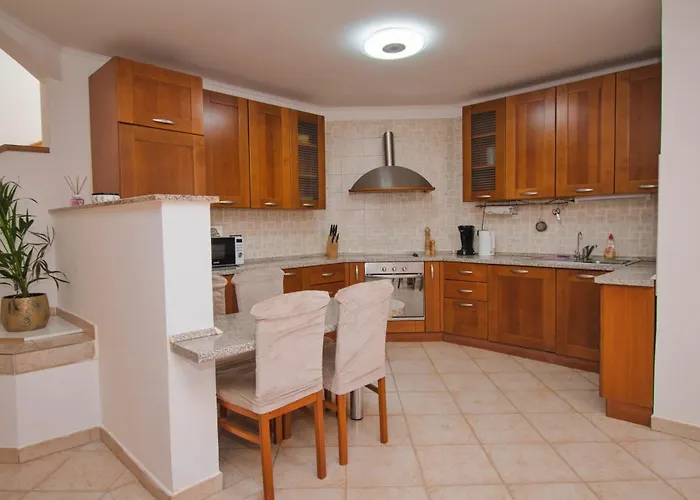 Natalia Stinjan- Private Pool Retreat