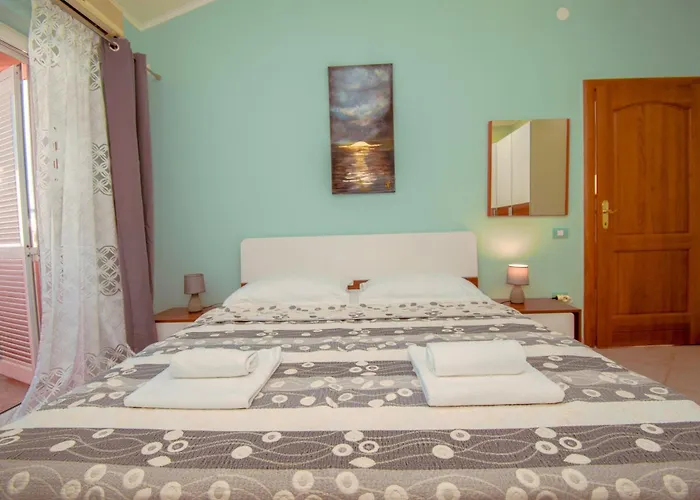 Natalia Stinjan- Private Pool Retreat *