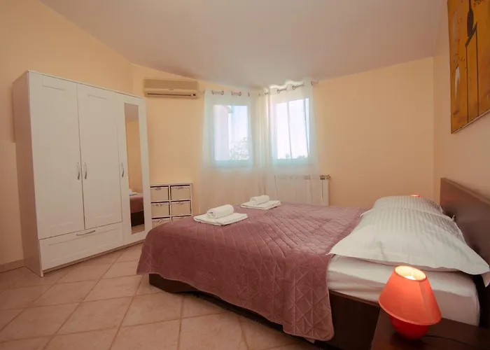 Natalia Stinjan- Private Pool Retreat Villa *