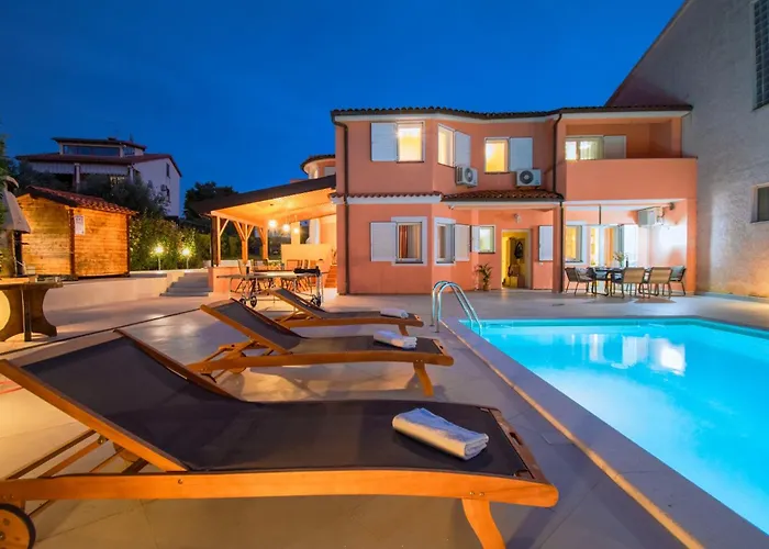 Natalia Stinjan- Private Pool Retreat *